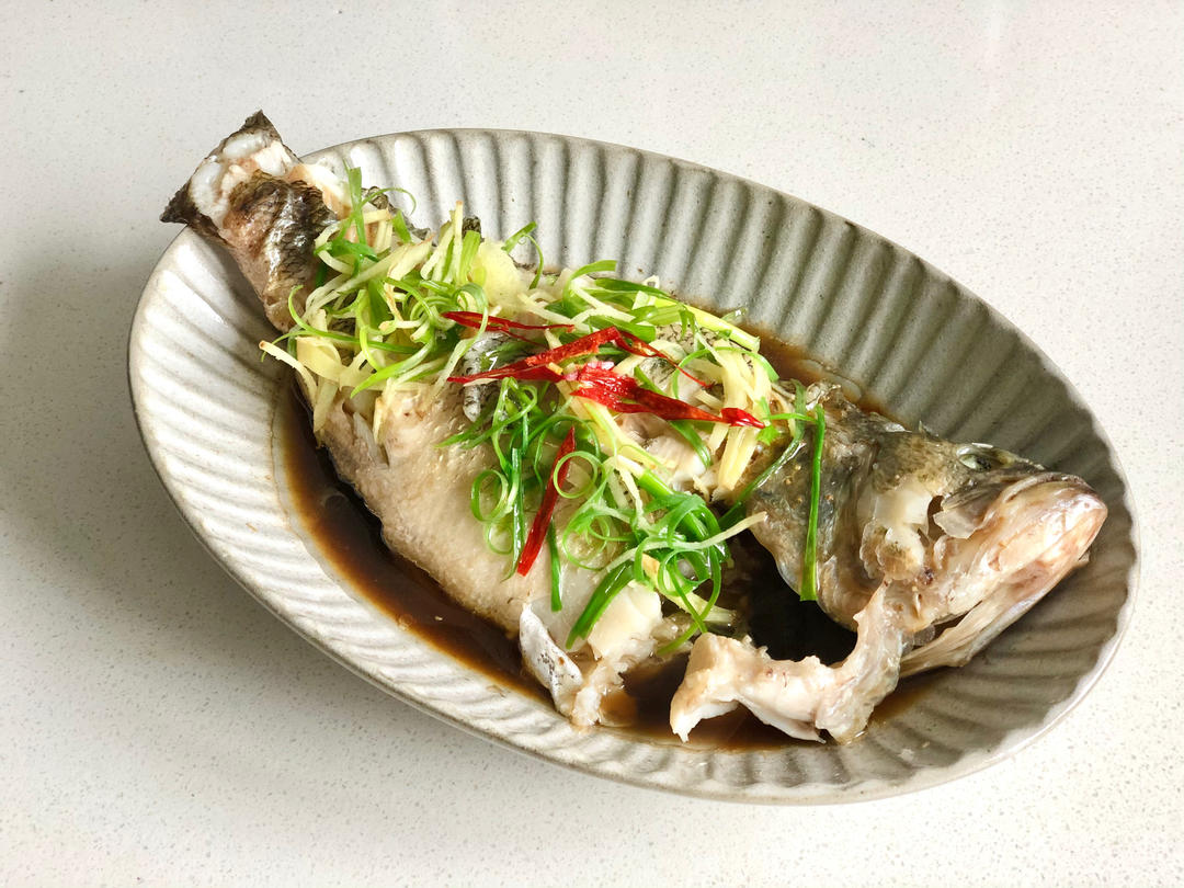 葱油鲈鱼