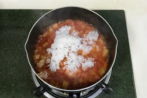 超简单又美味的土豆番茄烩饭的做法 步骤6