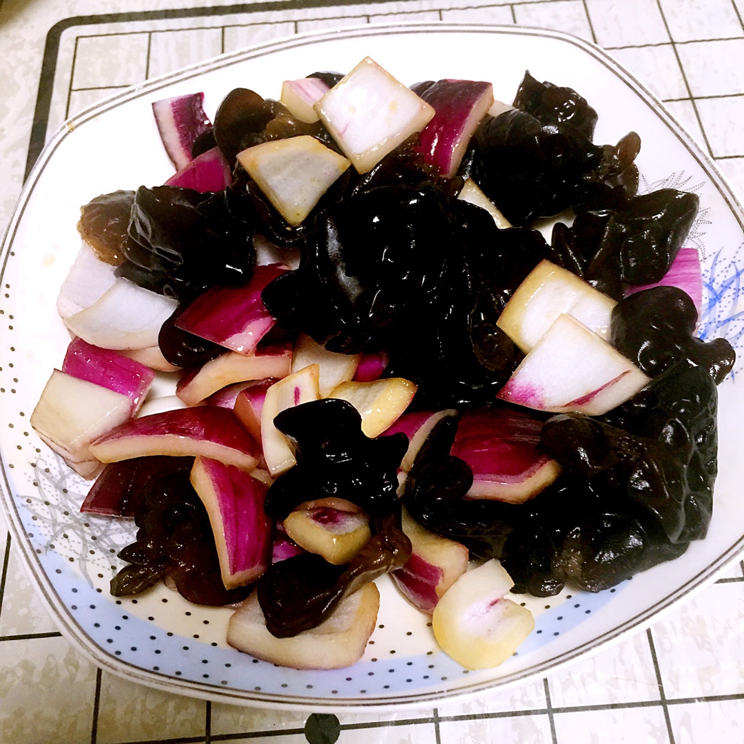 洋葱拌木耳