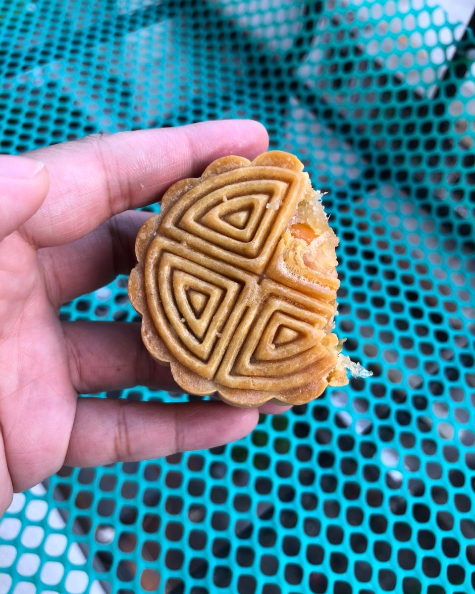 广式月饼－－蛋黄豆沙月饼