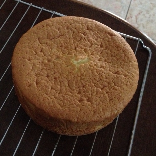 超简单完美戚风蛋糕（6寸2蛋）附打发、翻拌、脱模视频