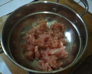 小米椒炒肉（别名饭扫光）的做法 步骤1