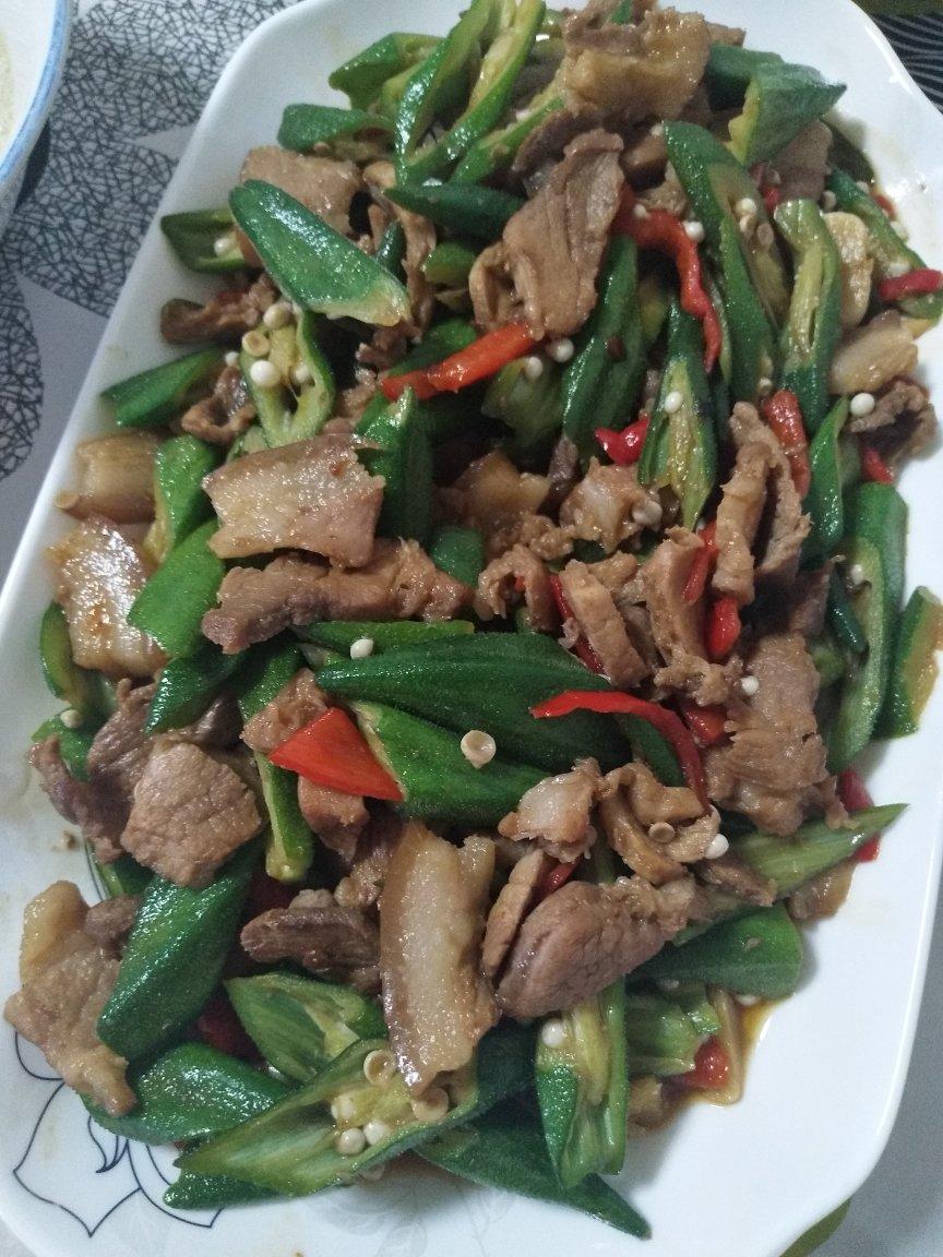 超级下饭的秋葵小炒肉