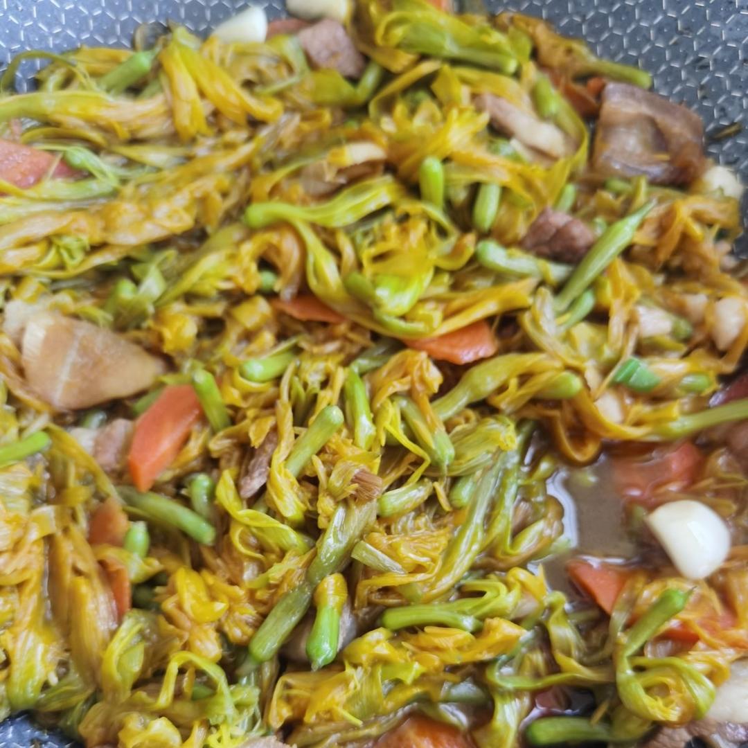 〈新鲜黄花菜炒肉〉，不负美好🎖，欣小厨 😉