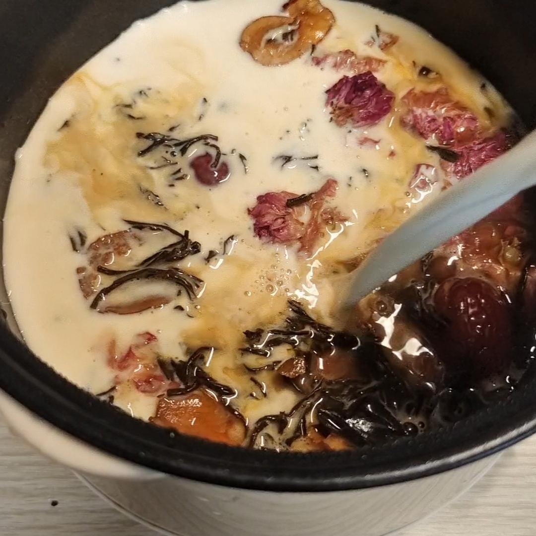 玫瑰红枣奶茶的做法