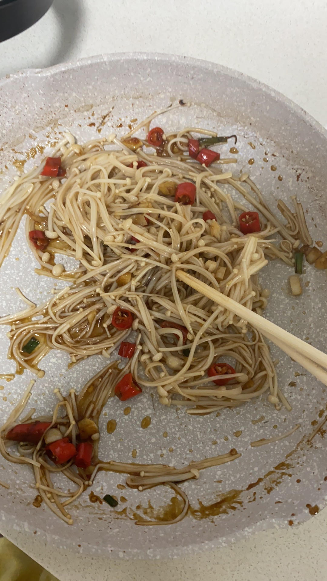 低脂低卡的凉拌金针菇