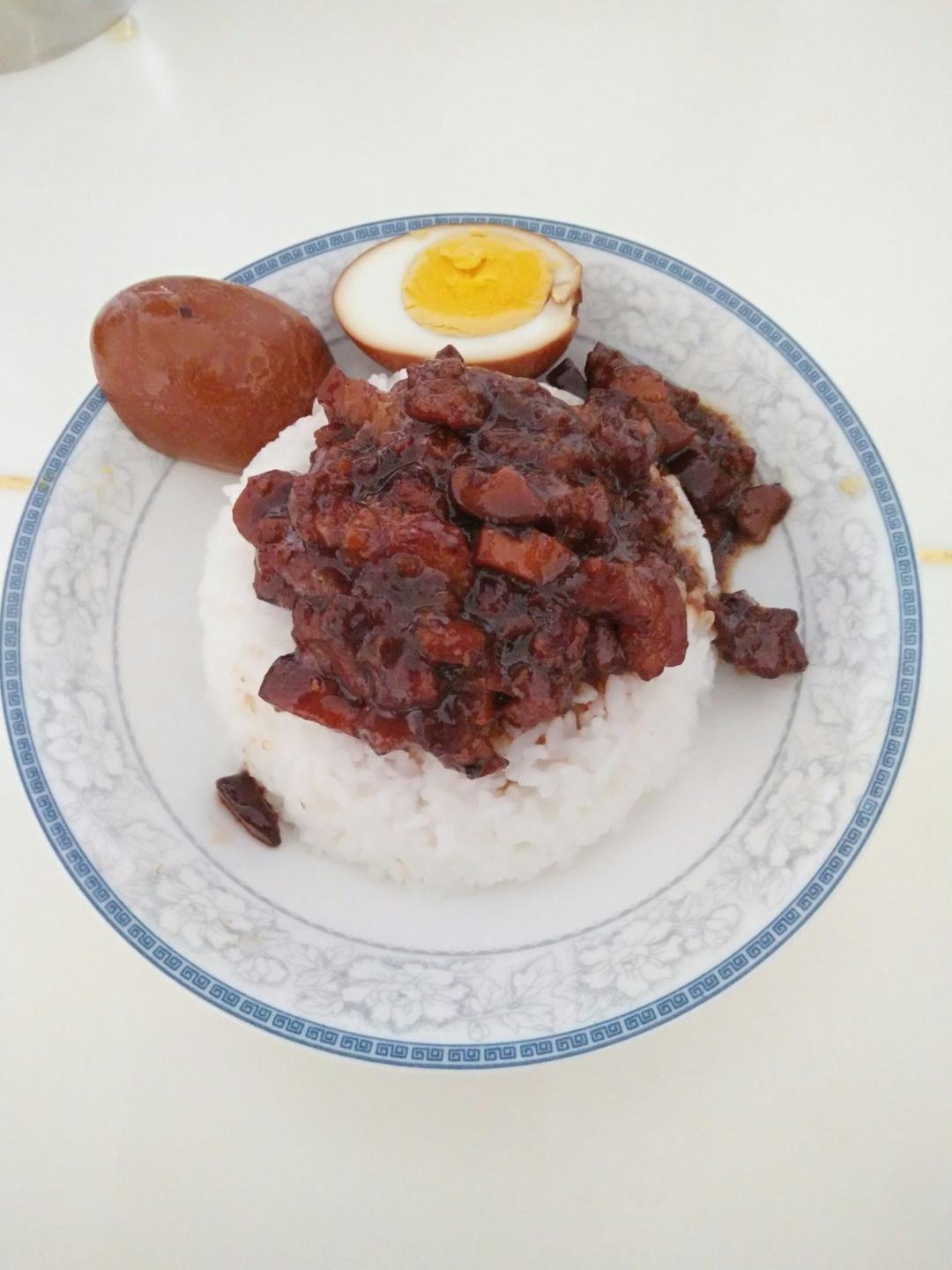 洋葱酥卤肉饭