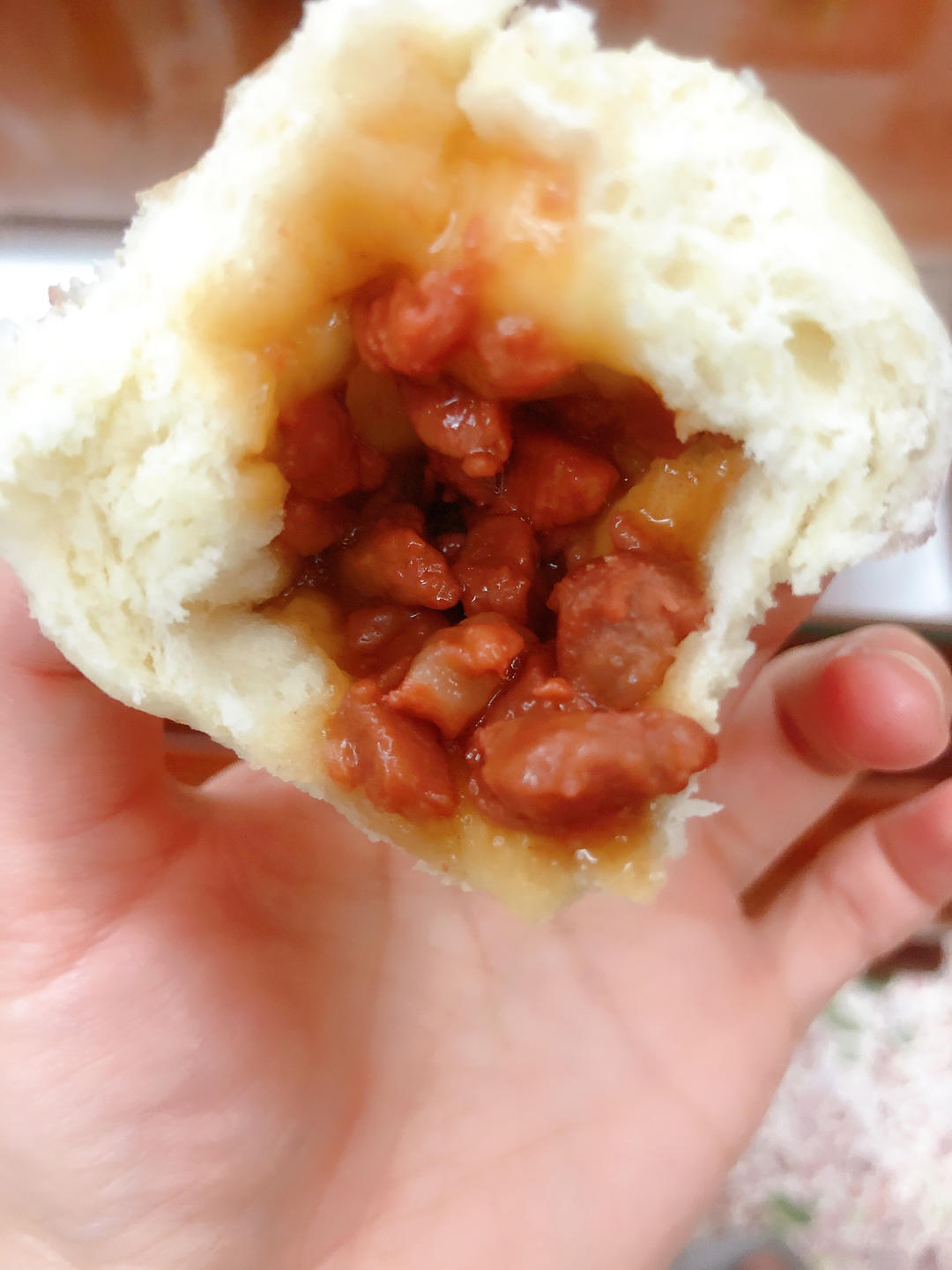 云朵般松软爆浆蜜汁叉烧包