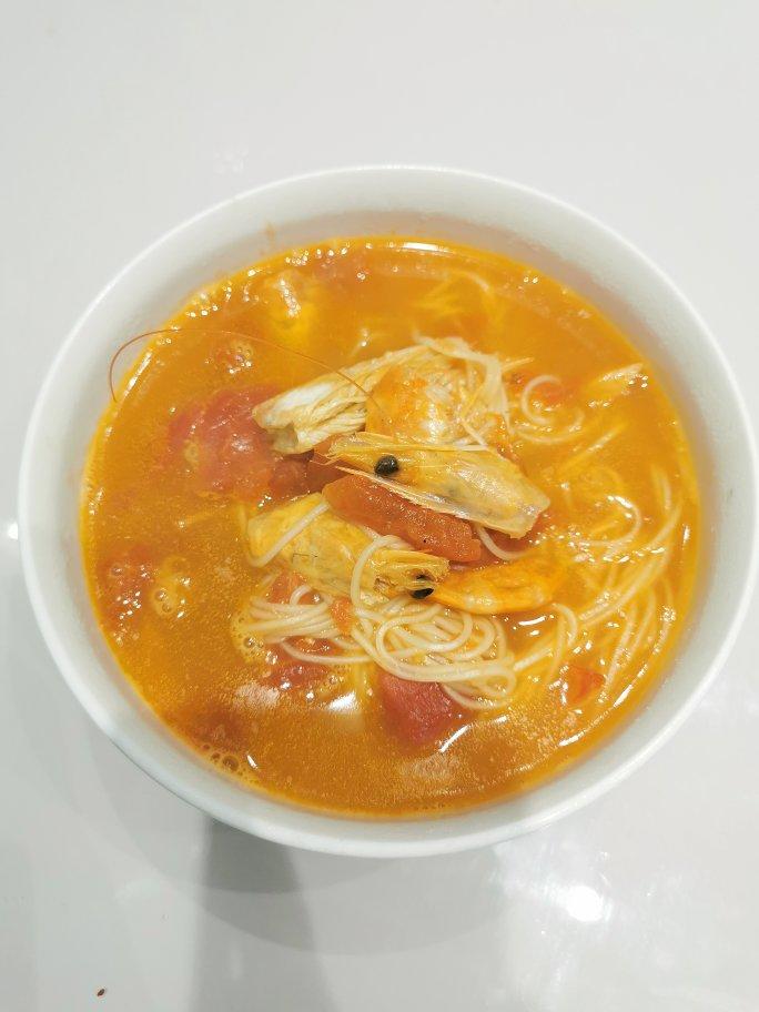 再也没煮过方便面-西红柿热汤面