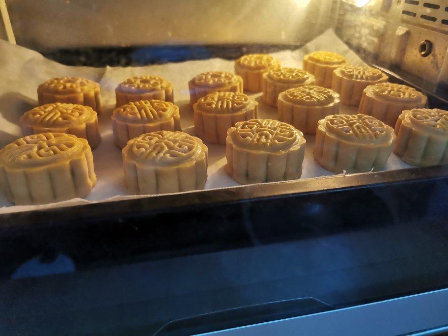 广式月饼—蛋黄莲蓉月饼