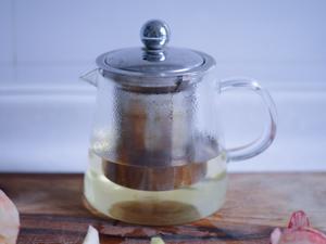 蜜桃冷泡绿茶的做法 步骤1