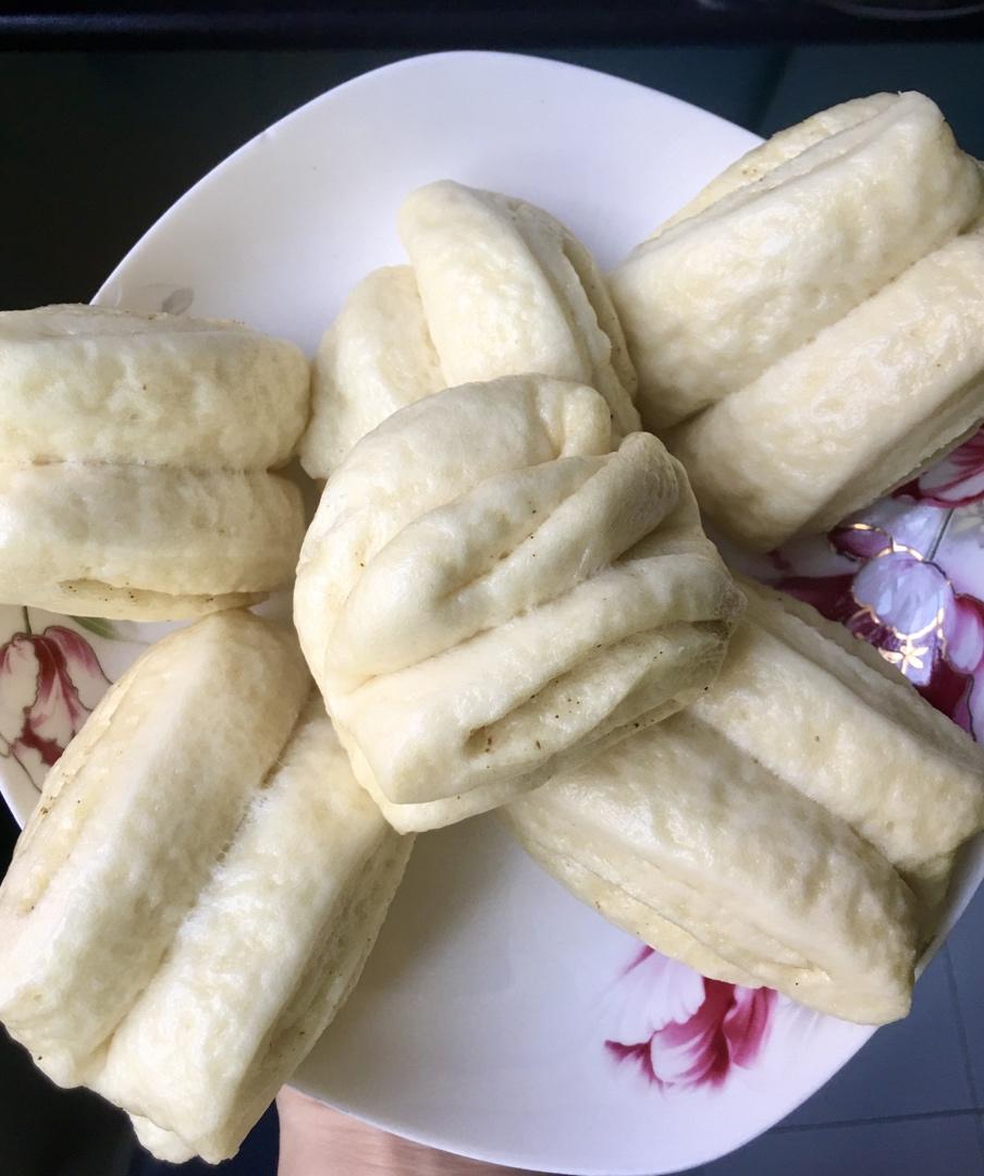 刚出锅就被孩子吃光的花卷（椰蓉牛奶花卷）