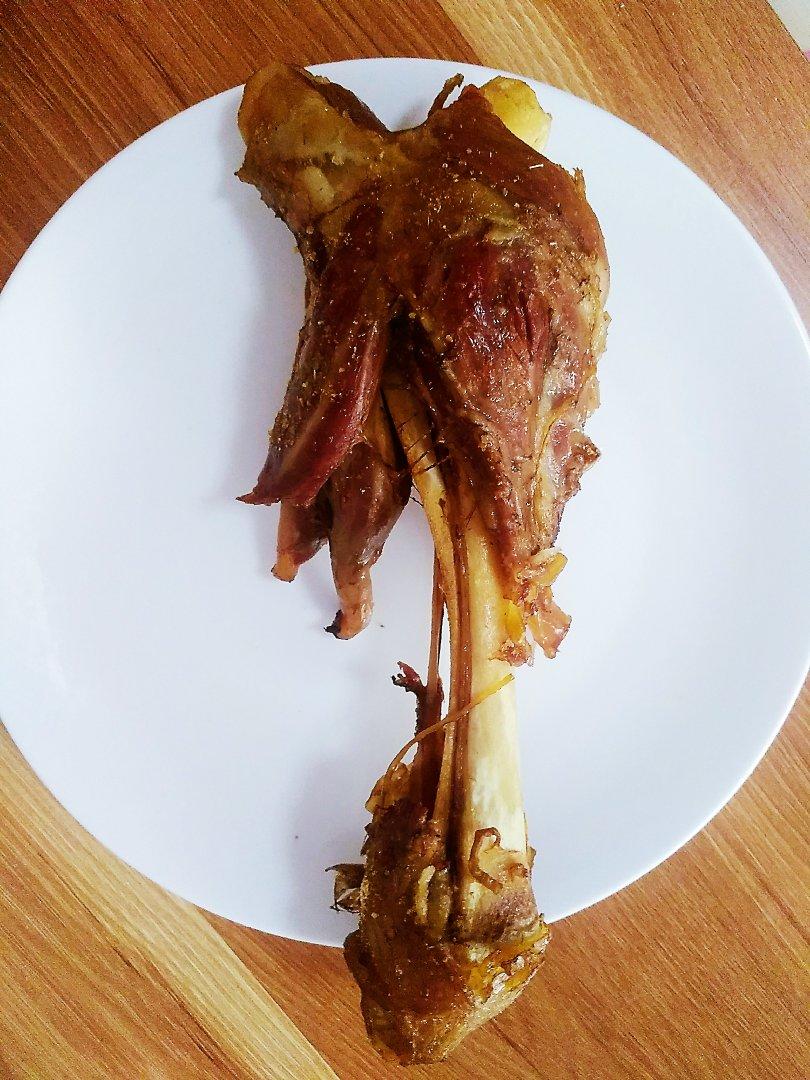 爱美食的安然做的孜然烤羊腿