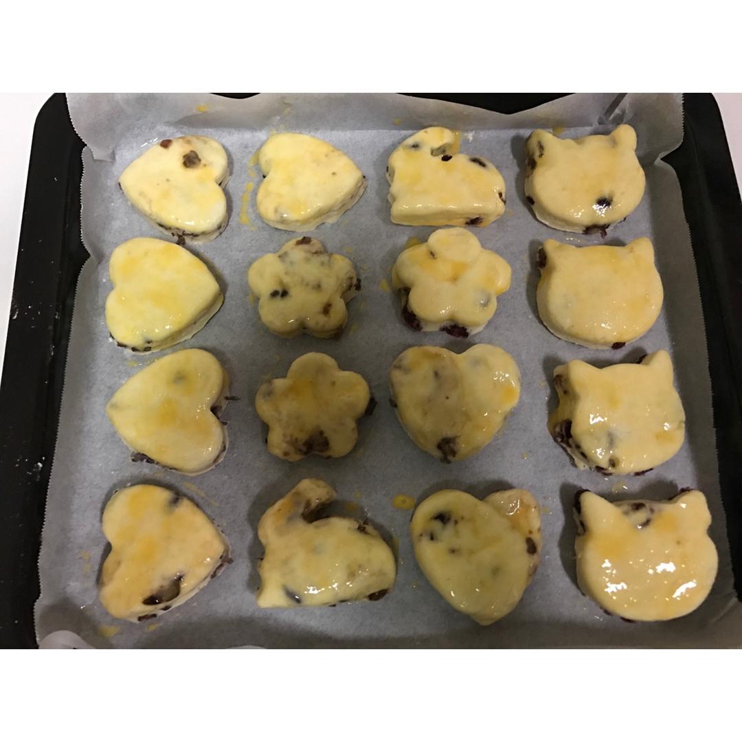 【视频】3分钟 奶油司康Scone(可能是世界上最快手的司康) 消耗淡奶油～