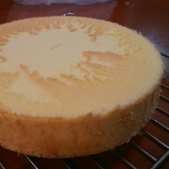 超简单完美戚风蛋糕（6寸2蛋）附打发、翻拌、脱模视频