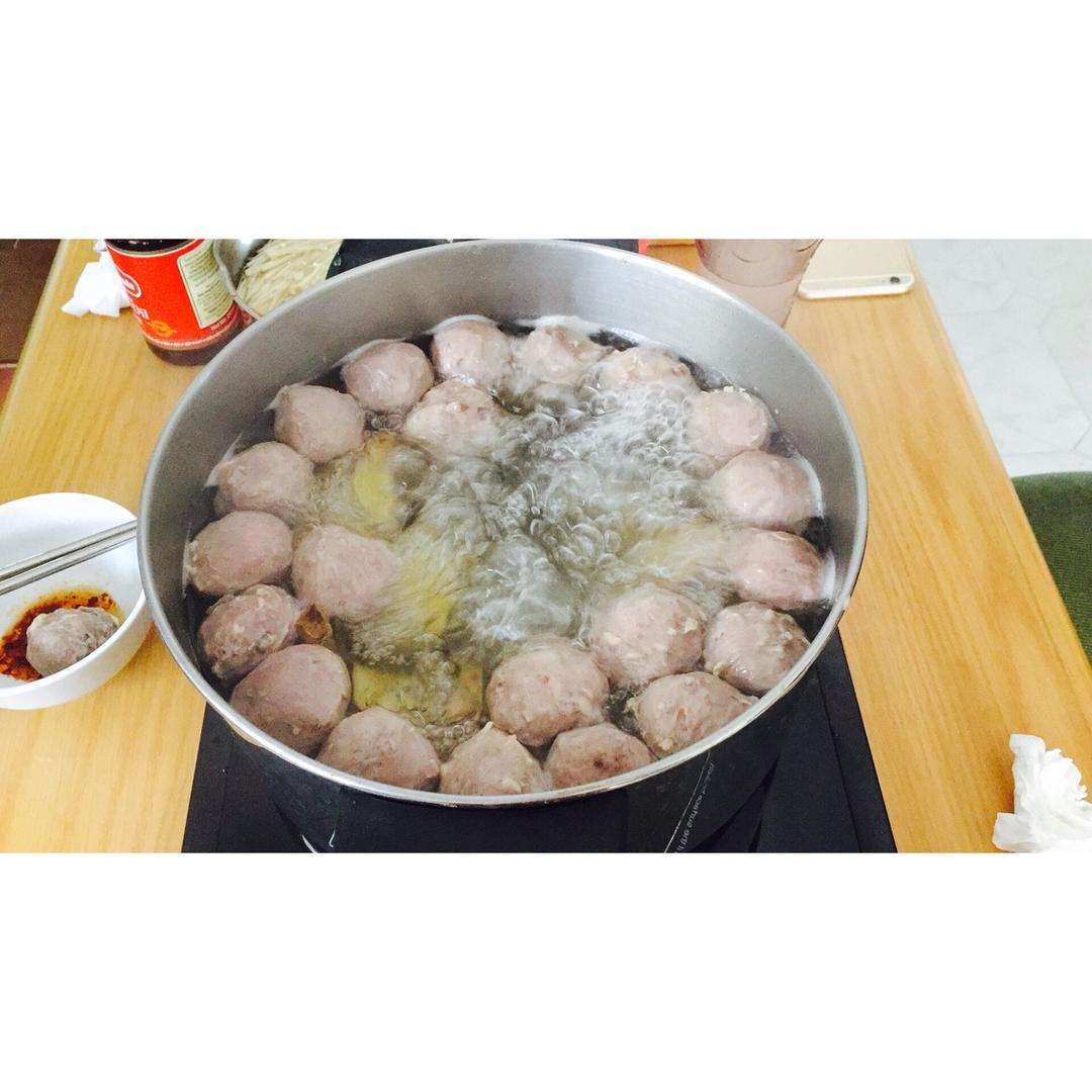 玉米排骨牛肉丸火锅