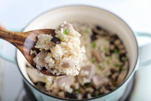 芋头香菇焖饭【9月北鼎珐琅铸铁锅食谱】的做法 步骤9