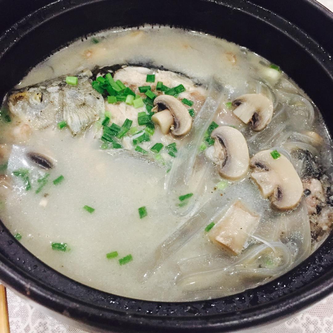 鲫鱼蘑菇炖粉条