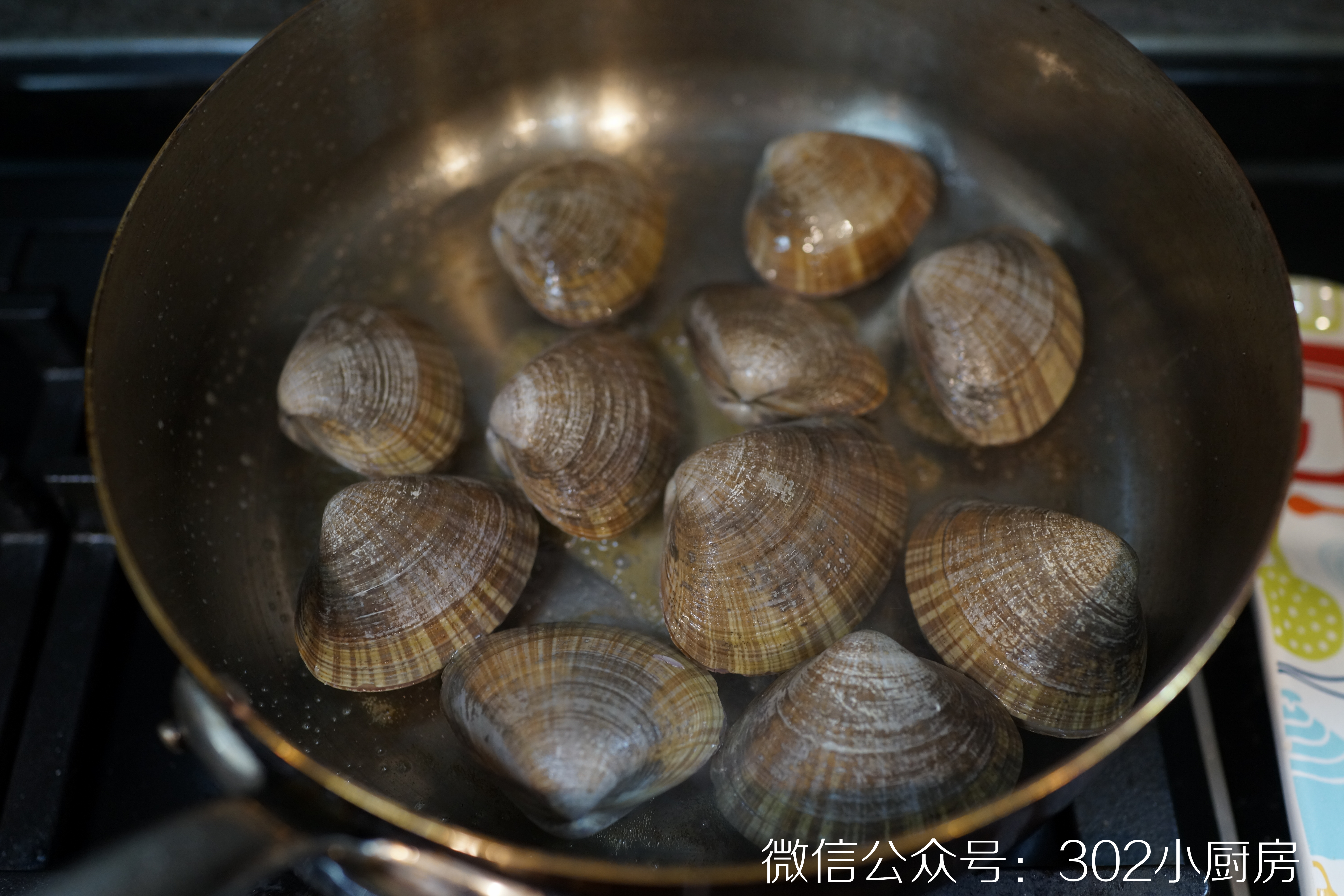 黄油清酒焖蛤蜊 <302小厨房>的做法 步骤4