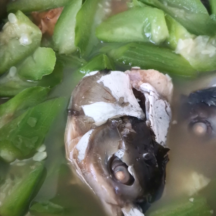 减脂又鲜美：鸡肝鱼头丝瓜汤的做法