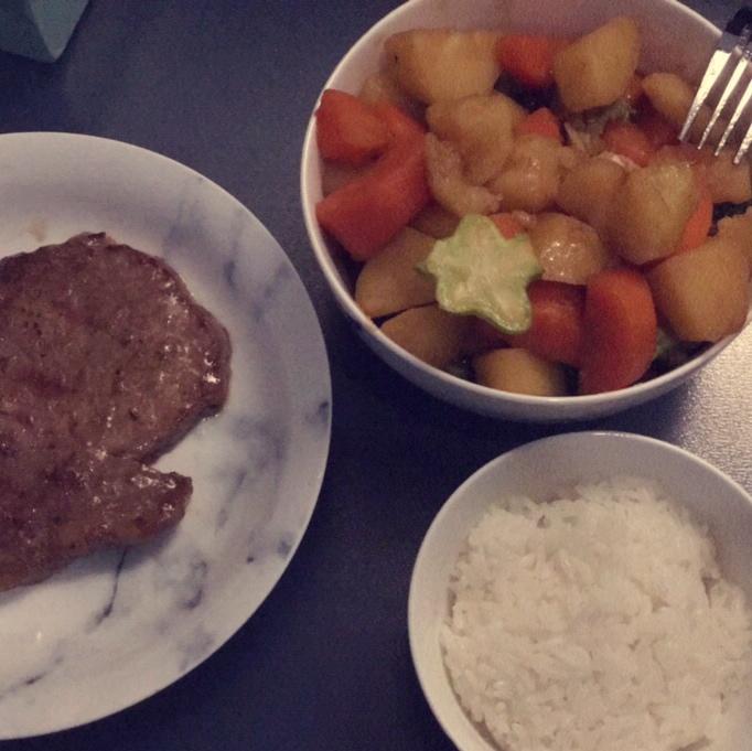 红萝卜焖土豆，素