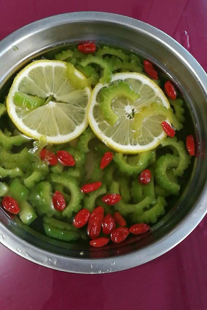 糖糖大杨哥爱做饭做的苦瓜雪碧