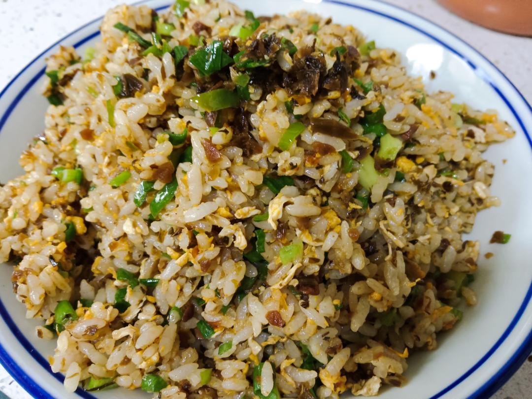 鸡米芽菜炒饭