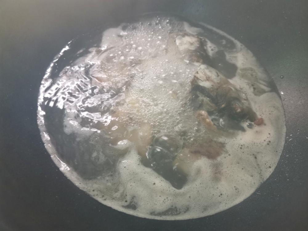 鱼头豆腐芫茜汤的做法 步骤3