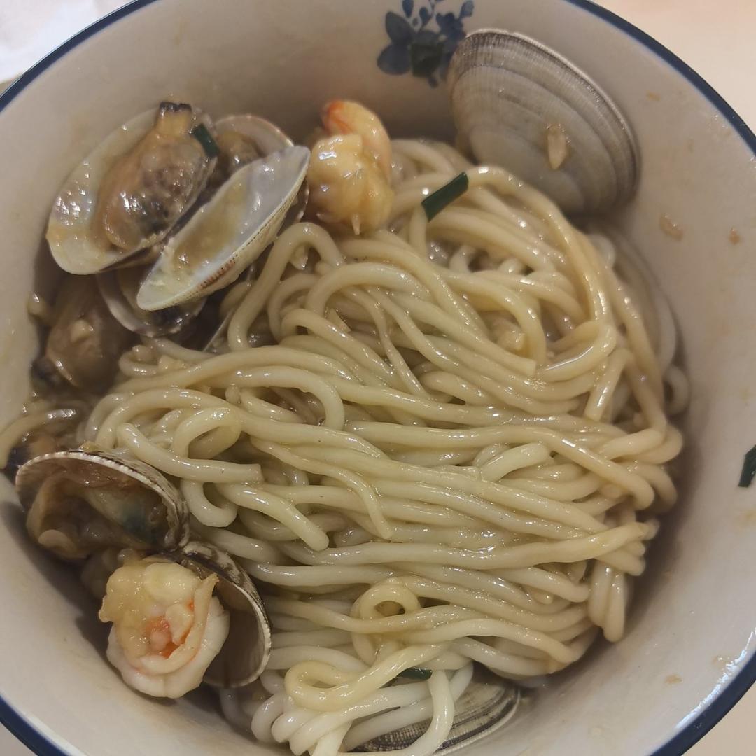 会上瘾的蒜蓉花甲米线