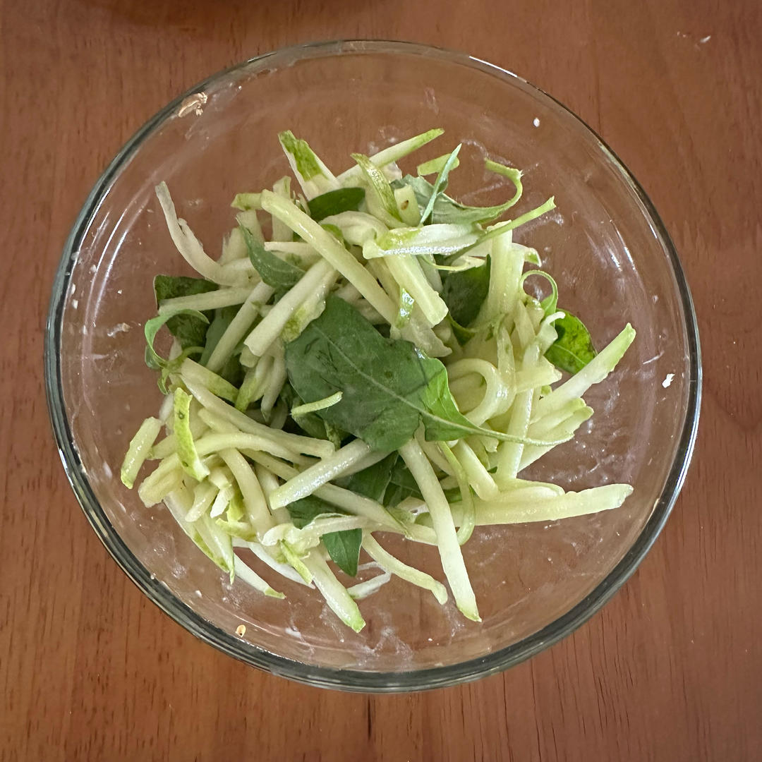 荆芥拌刀拍黄瓜