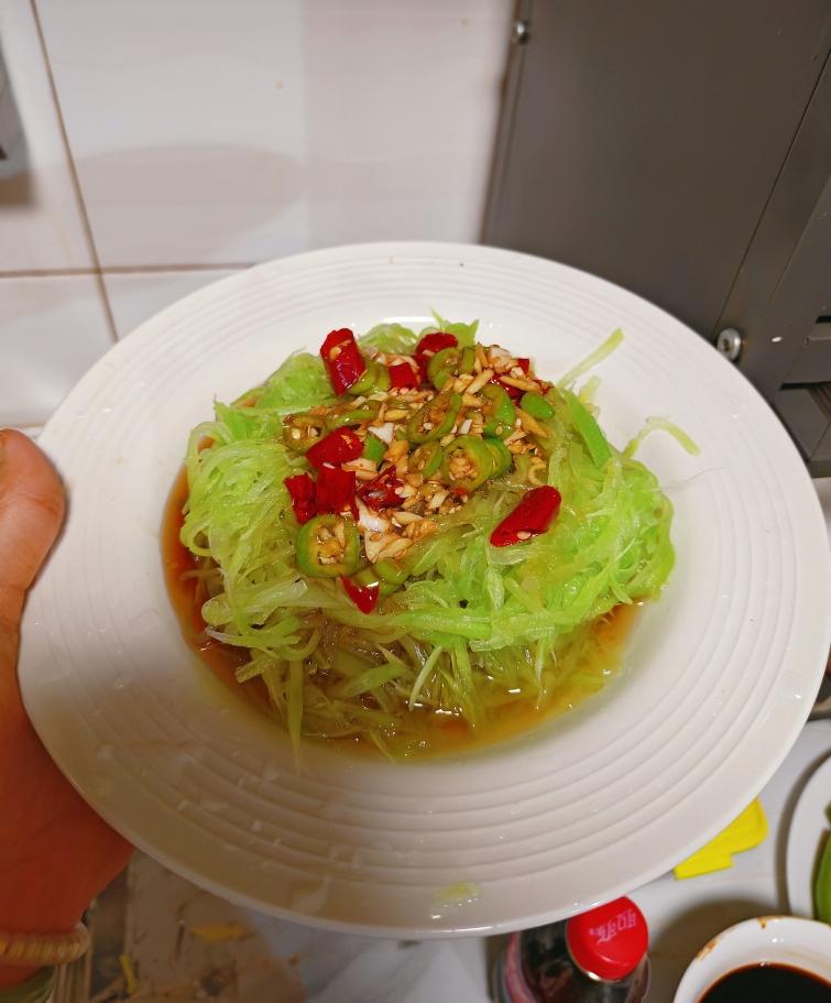 10分钟搞定的快手凉拌菜，清脆爽口的凉拌莴笋丝