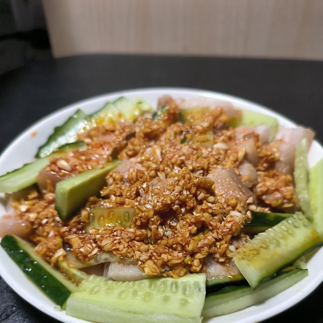 有时候，真的忍不住，搞一盘蒜泥白肉