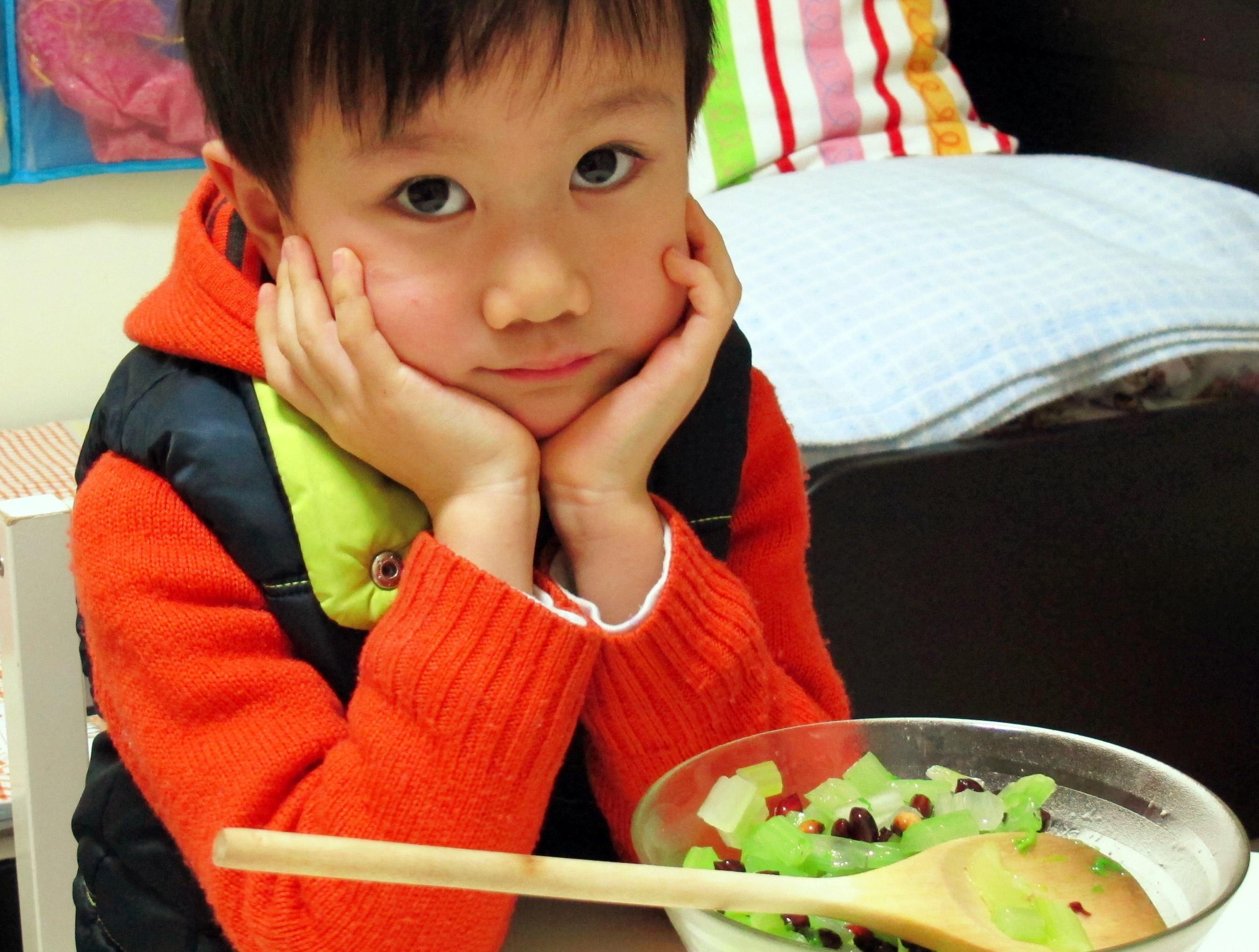 小手做羹汤——宝宝常见健脾养胃类食补处方——花生米拌芹菜的做法