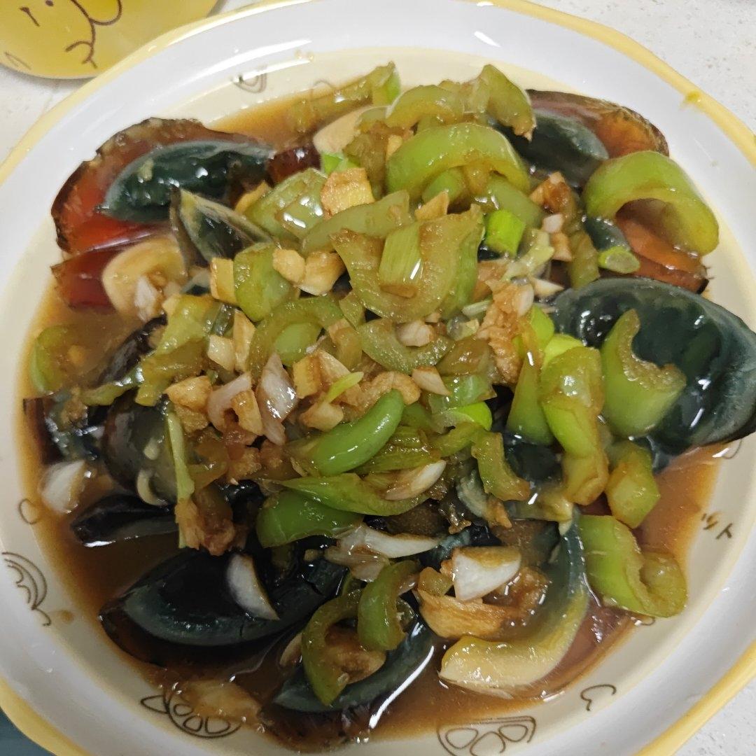 【凉拌皮蛋】酱汁这样调，好吃又爽口，美味翻倍