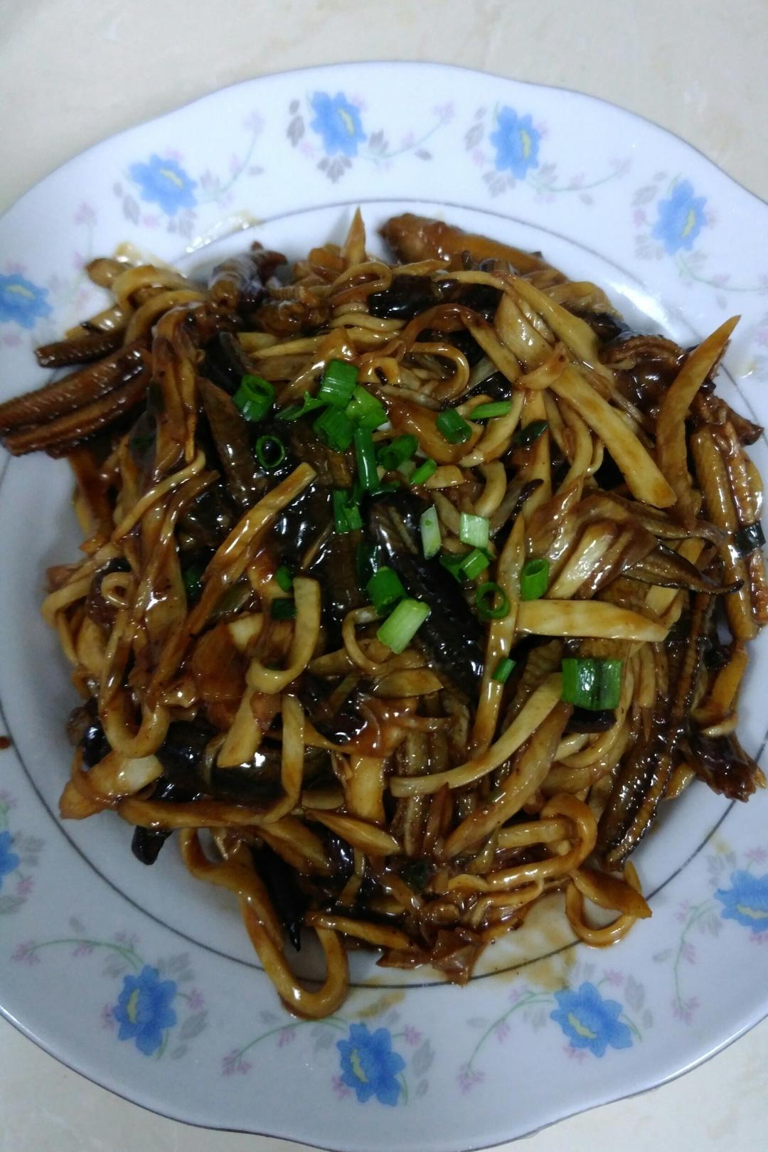 小喵蒲公英做的茭白炒鳝丝