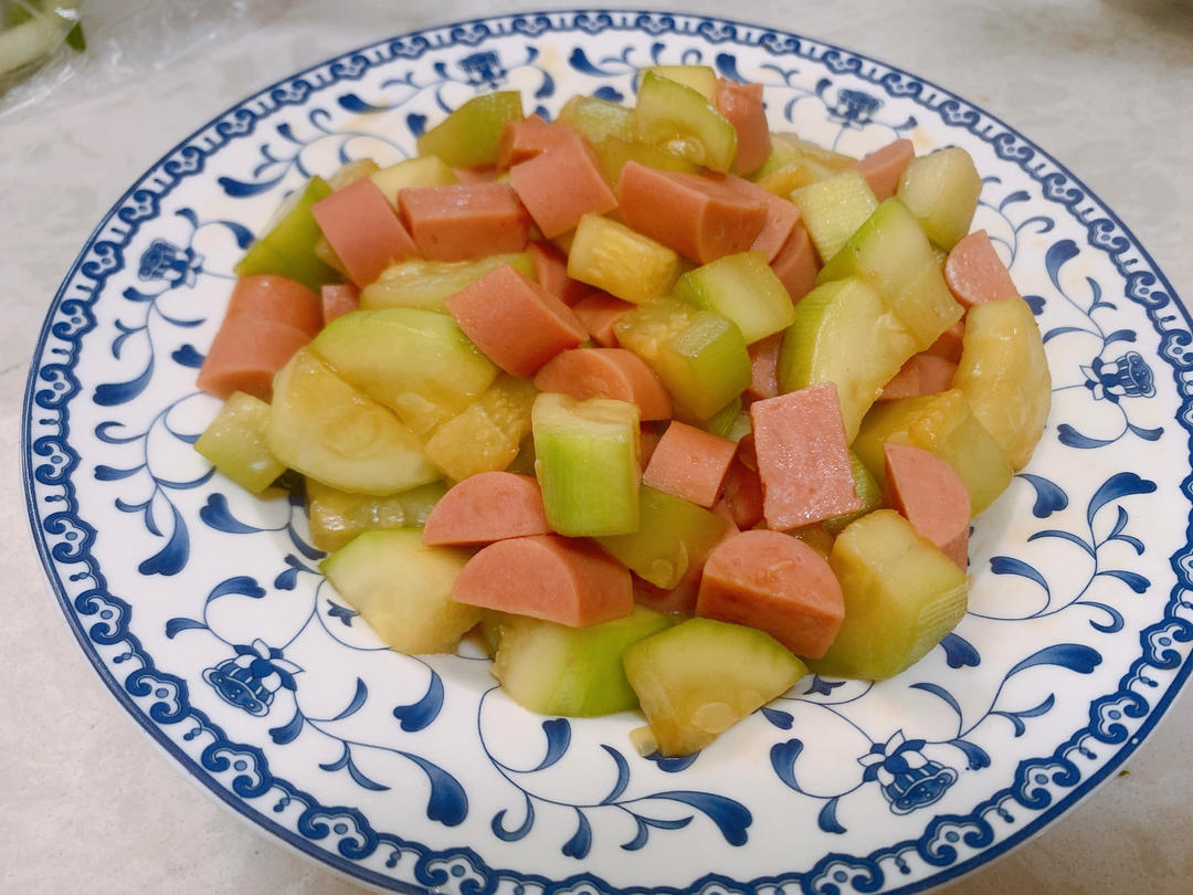 超简单的西葫芦炒火腿肠