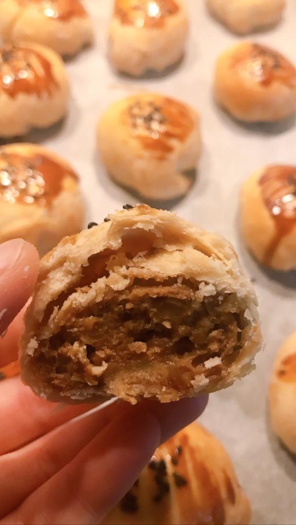 排四个小时队也买不到的鲜肉月饼，秘诀是放麻油！