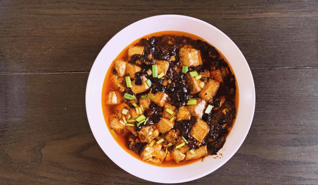 〈麻婆豆腐〉，内酯豆腐版。欣小厨 😉