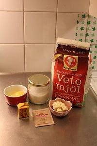 瑞典藏红花面包Lussekatter的做法 步骤1