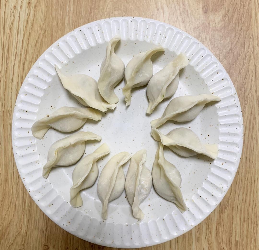 大肚饺子包法——后附视频  (胡萝卜牛肉馅儿)