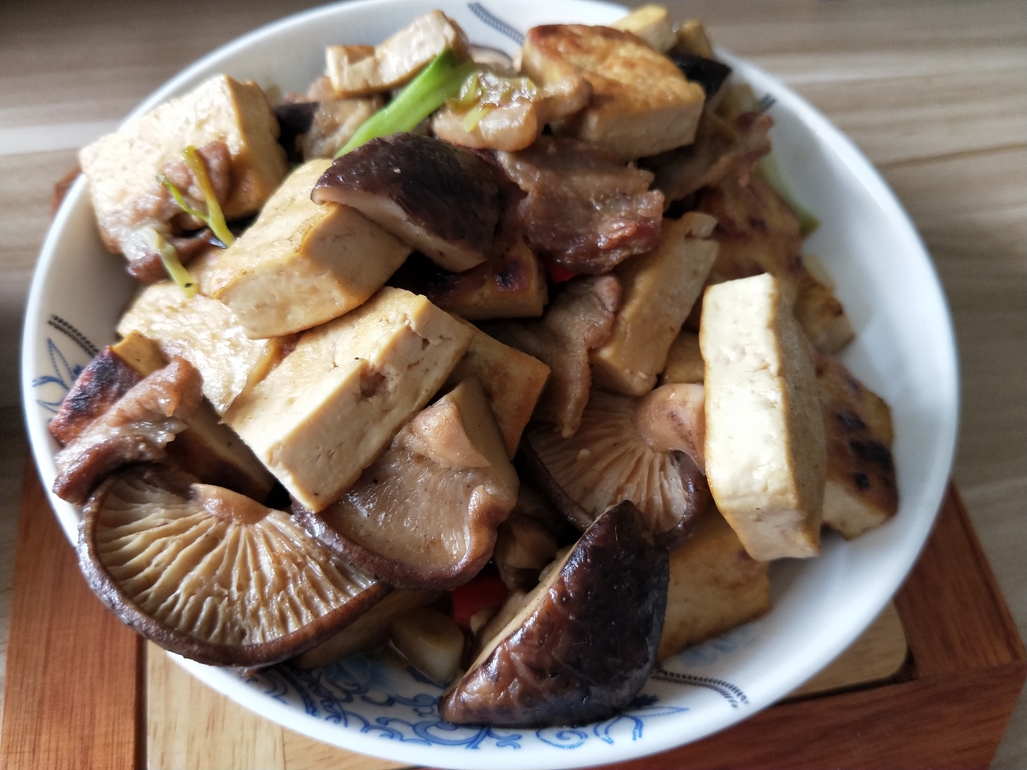 花菇焖豆腐