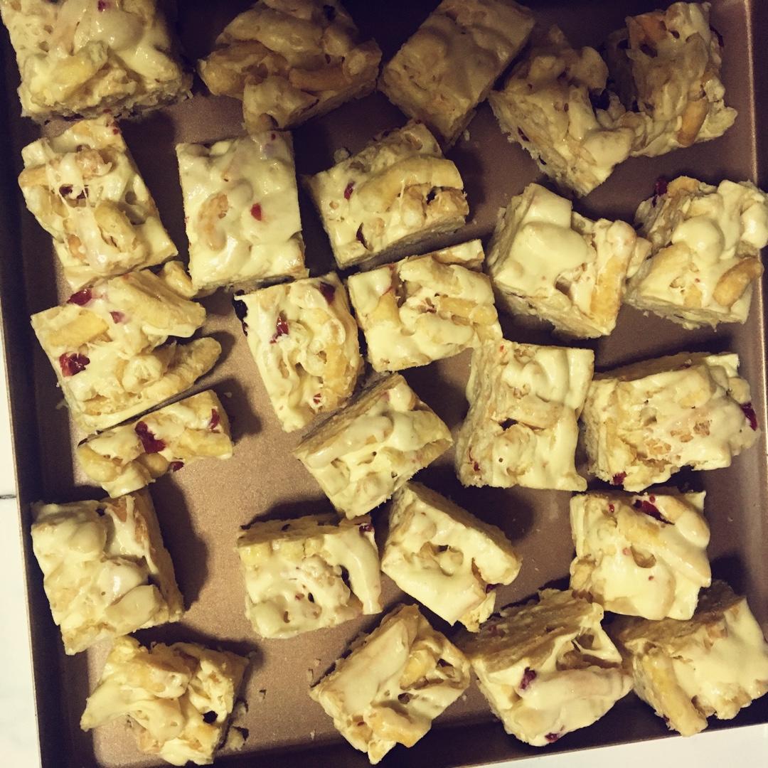 蔓越莓牛扎糖沙琪玛