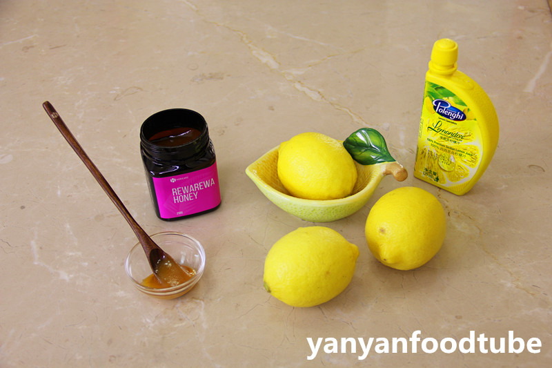蜂蜜柠檬热饮-感冒小偏方 Hot Lemon & Honey for a Cold的做法 步骤1
