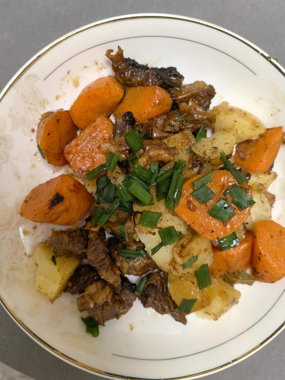 沙沙土豆胡萝卜炖牛肉