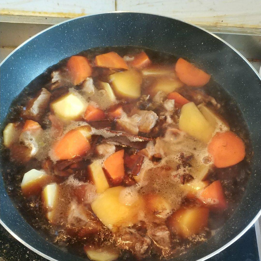 迷迭香：土豆胡萝卜炖鸡