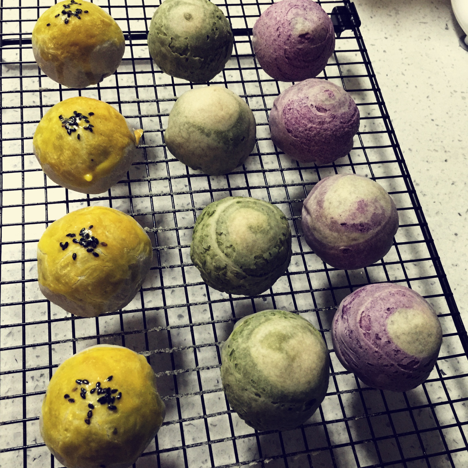 蛋黄酥~紫薯、抹茶、原味~花好月圆，中秋快乐~内附一次做六色蛋黄酥方法~
