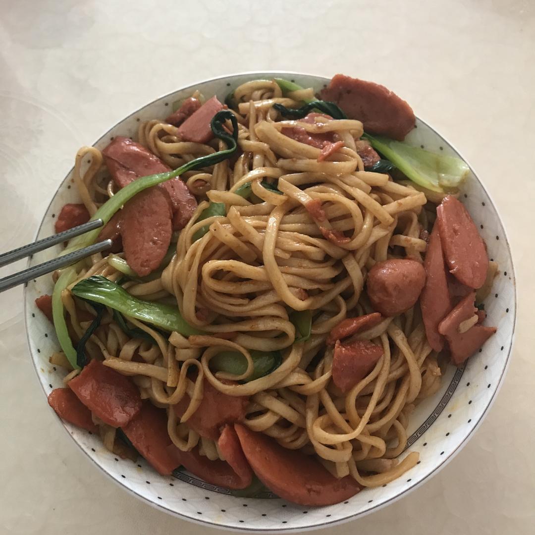 菠菜火腿炒面