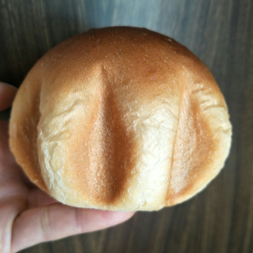 一波长了角的巨蛋面包