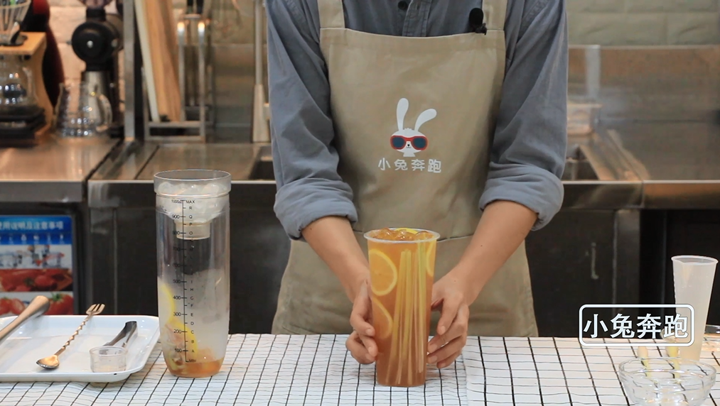 网红饮品香茅柠檬茶的做法——小兔奔跑奶茶教程的做法