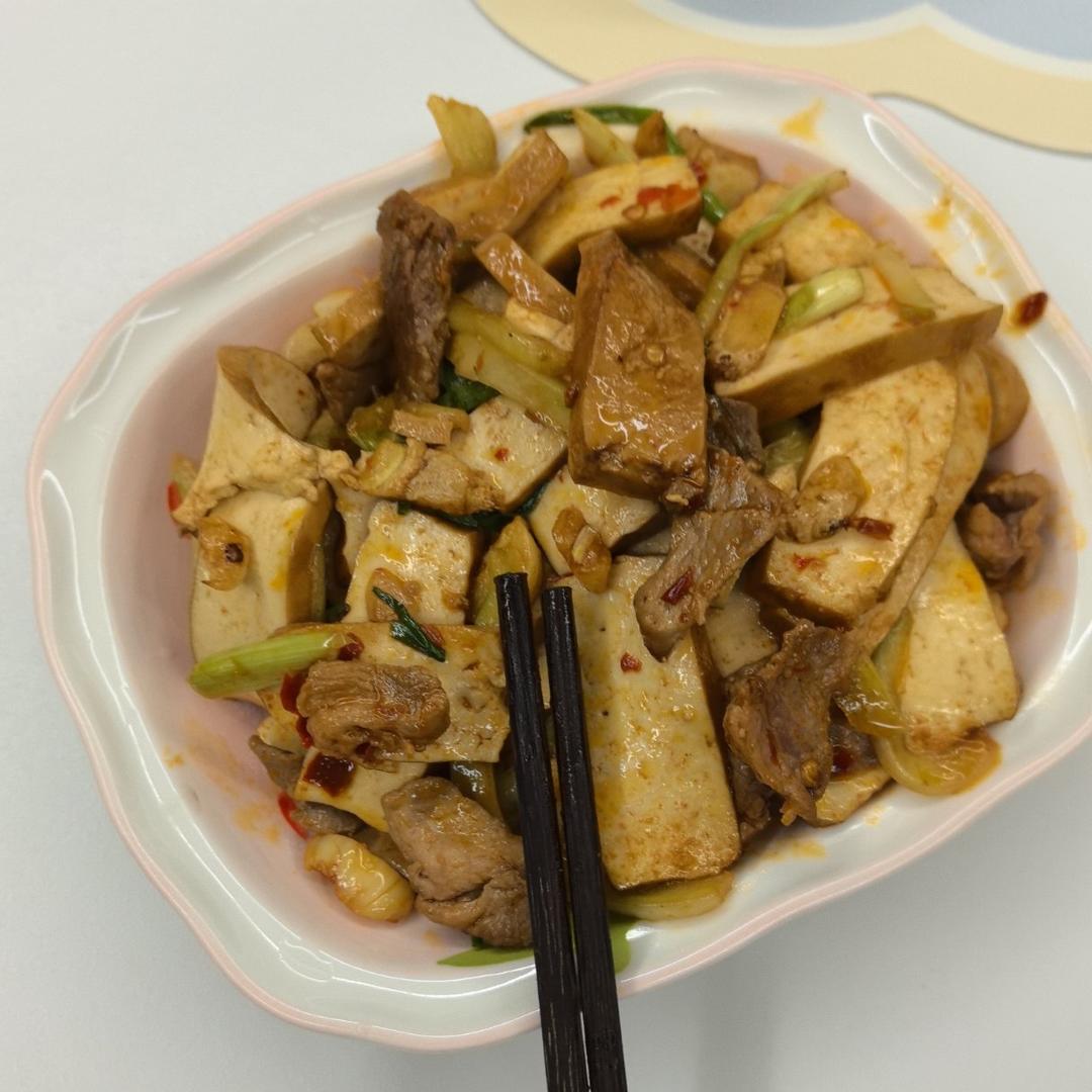 五花肉炒豆干